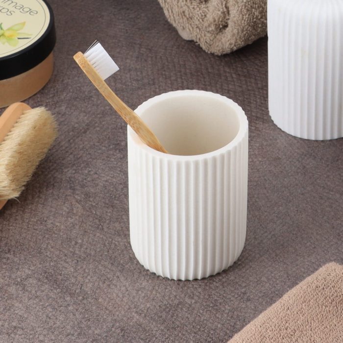 ROUND POLYRESIN TUMBLER WITH STRIPES - WHITE