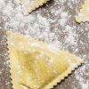 Ravioli uitsteker kunststof driehoek 6x6cm