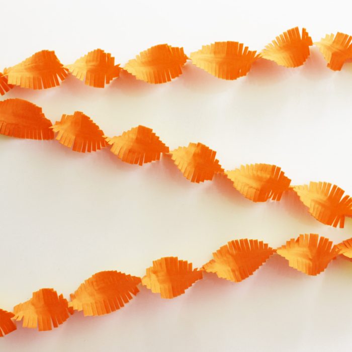 Crêpe slinger oranje 6m