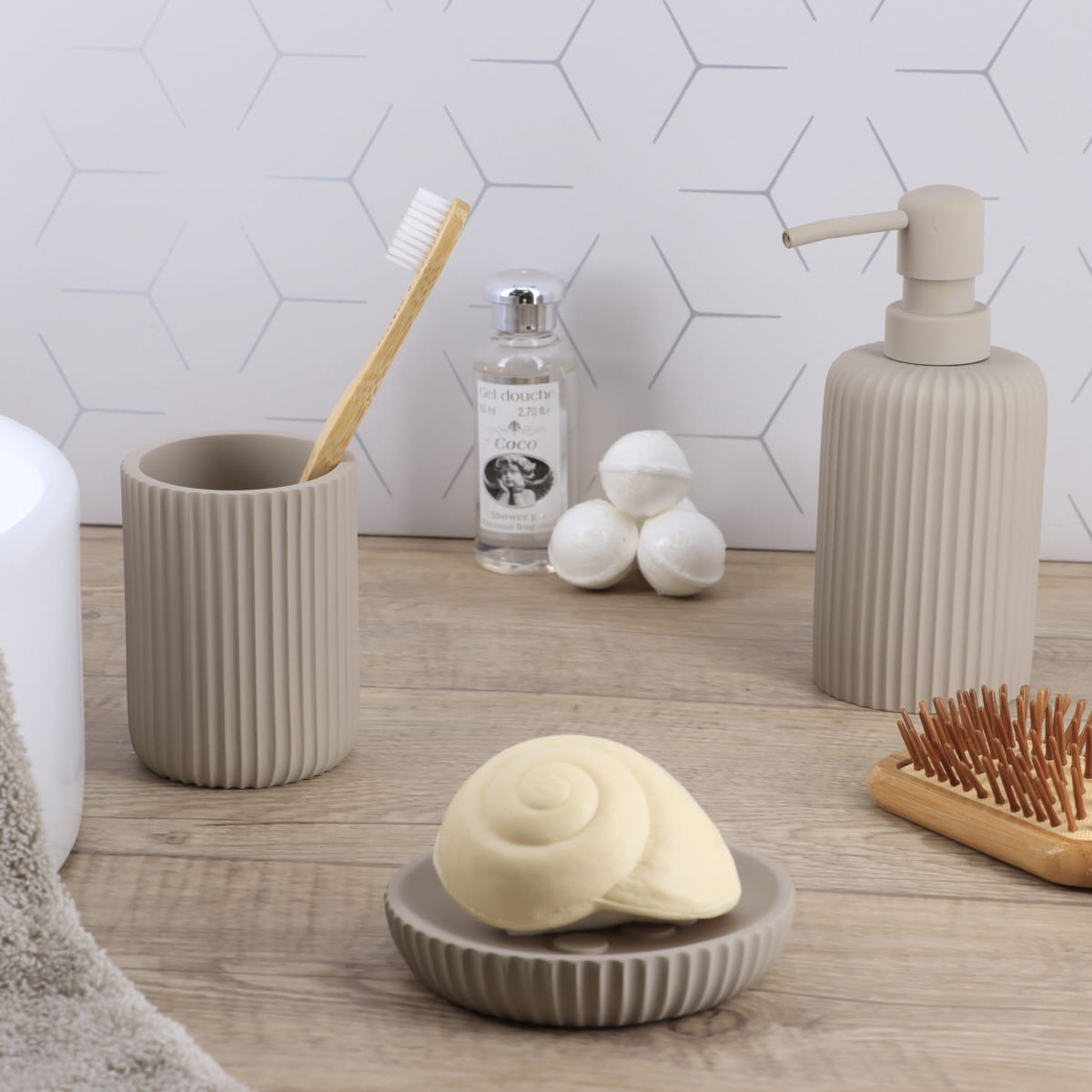 Zeepdispenser geribbeld polyresin taupe 230ml