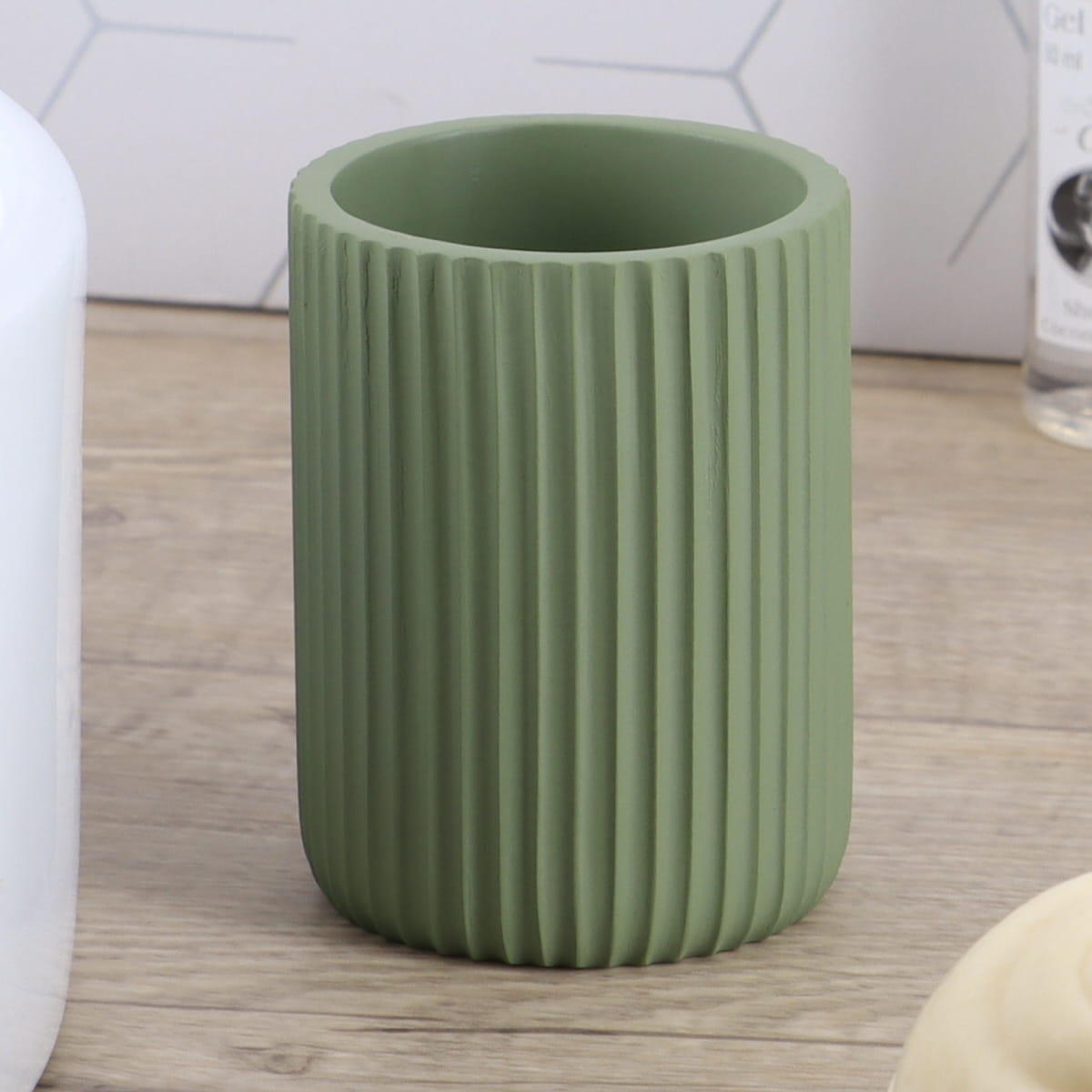 Badkamerbeker geribbeld polyresin kakigroen 360ml